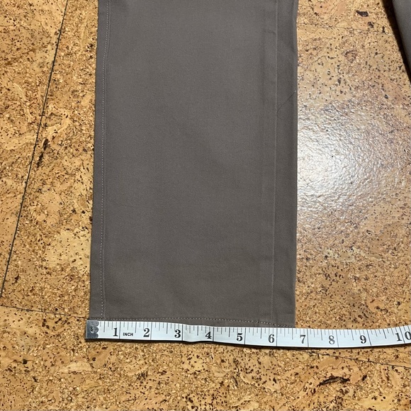Everlane Men's The Performance Chino Uniform
Slim Fit Taupe Pants in Sz 31 X 32 - Picture 15 of 15